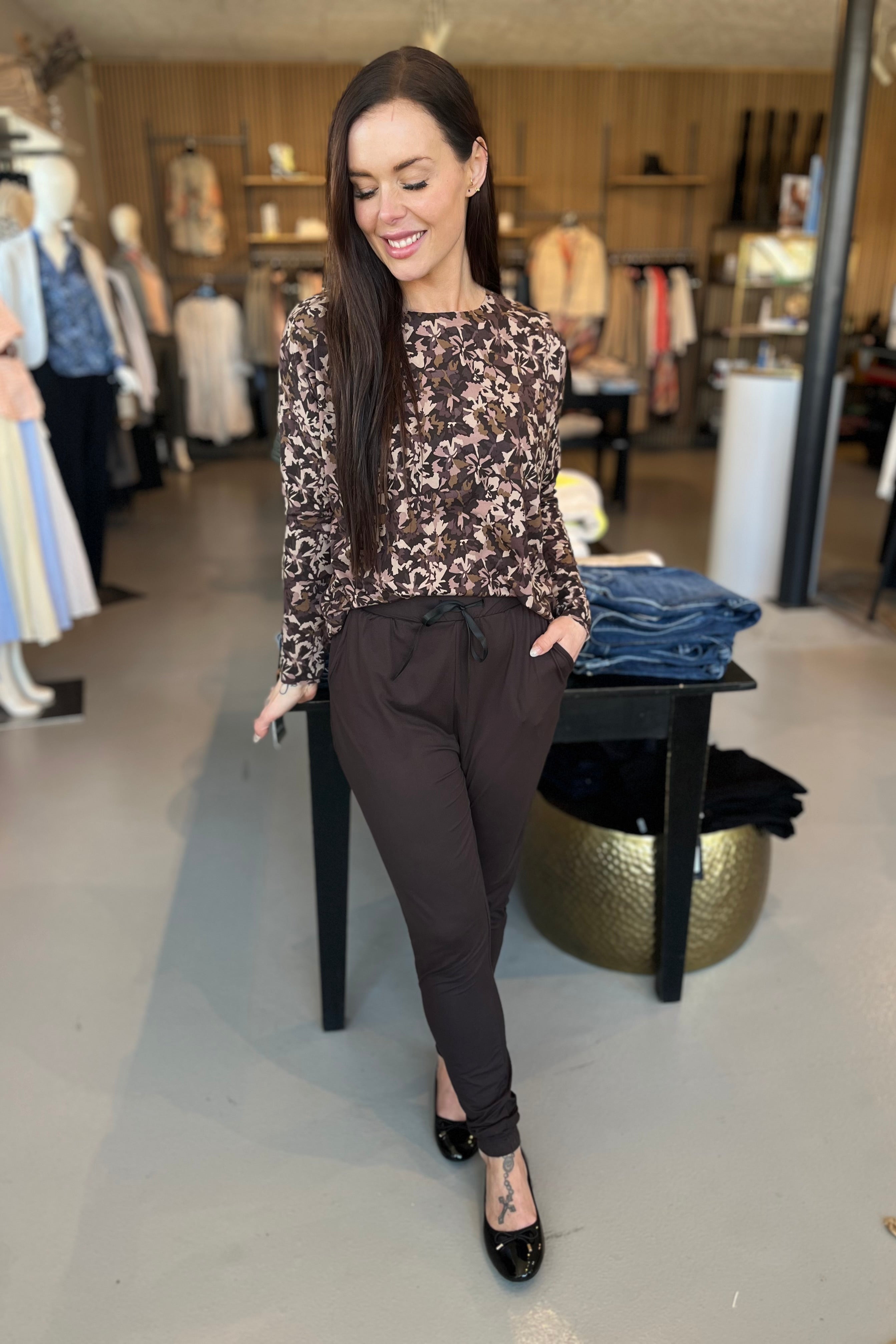 Alma Ls Top | Brown Camo Flower | Bluse fra Liberté