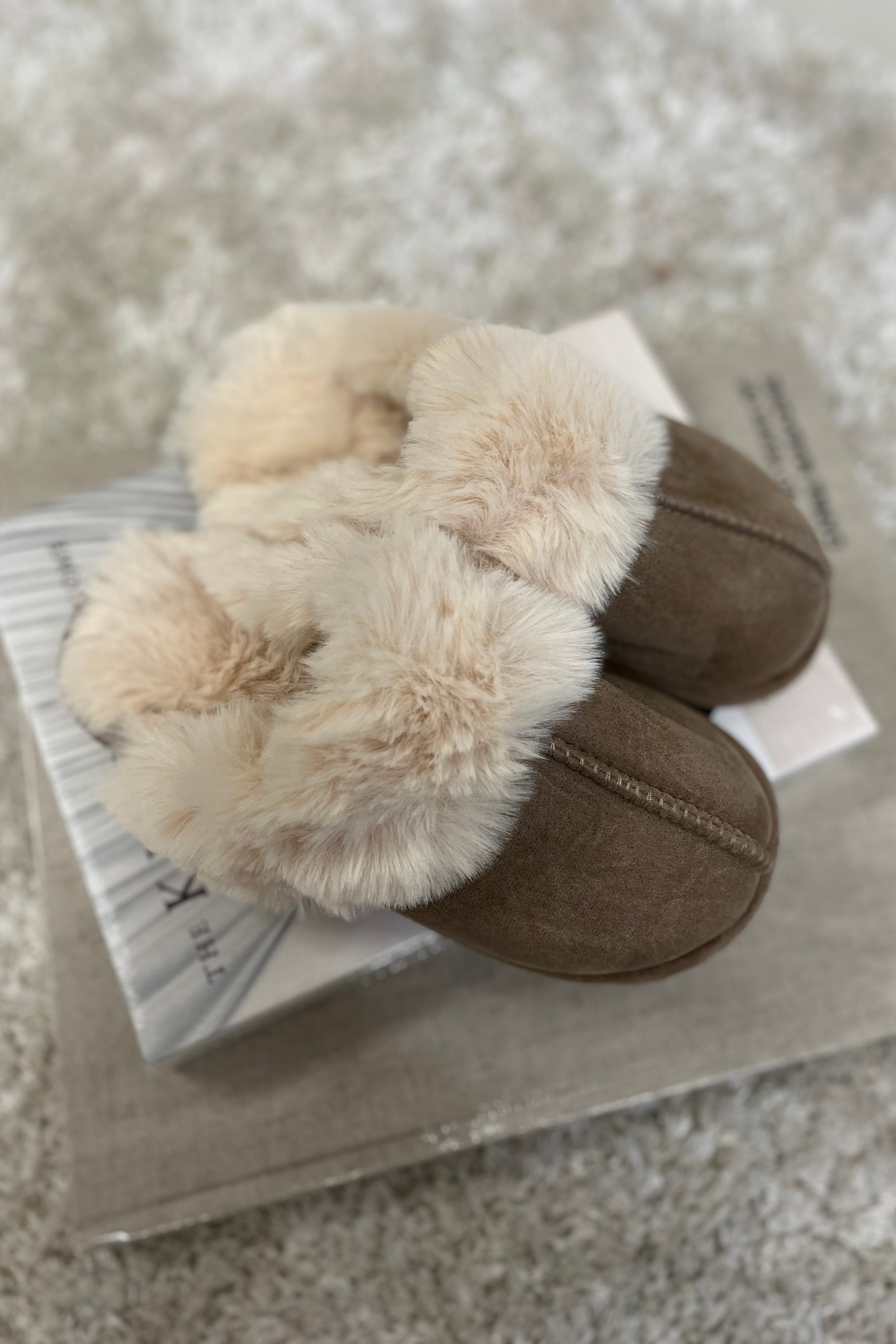 Alice Lee Slippers | Taupe | Sutsko fra Avery