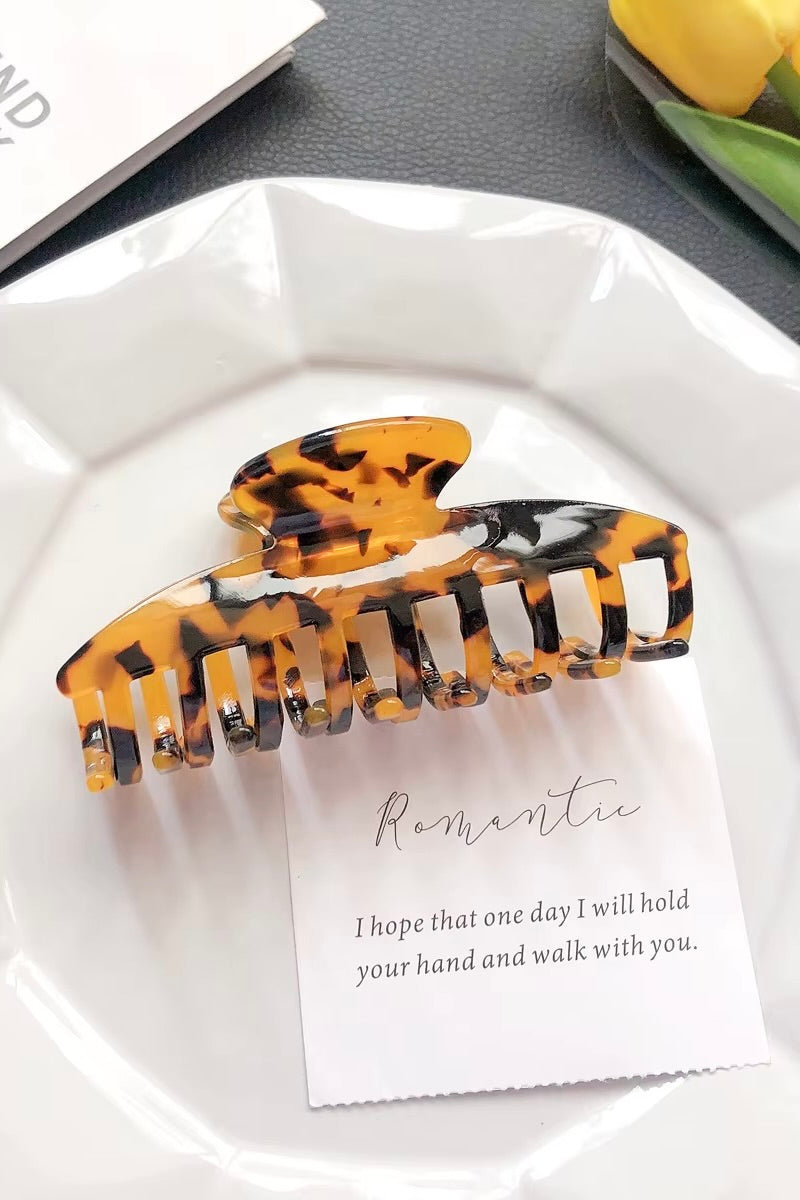 Alexina Hair Claw | Brown | Hårspænde fra By Timm