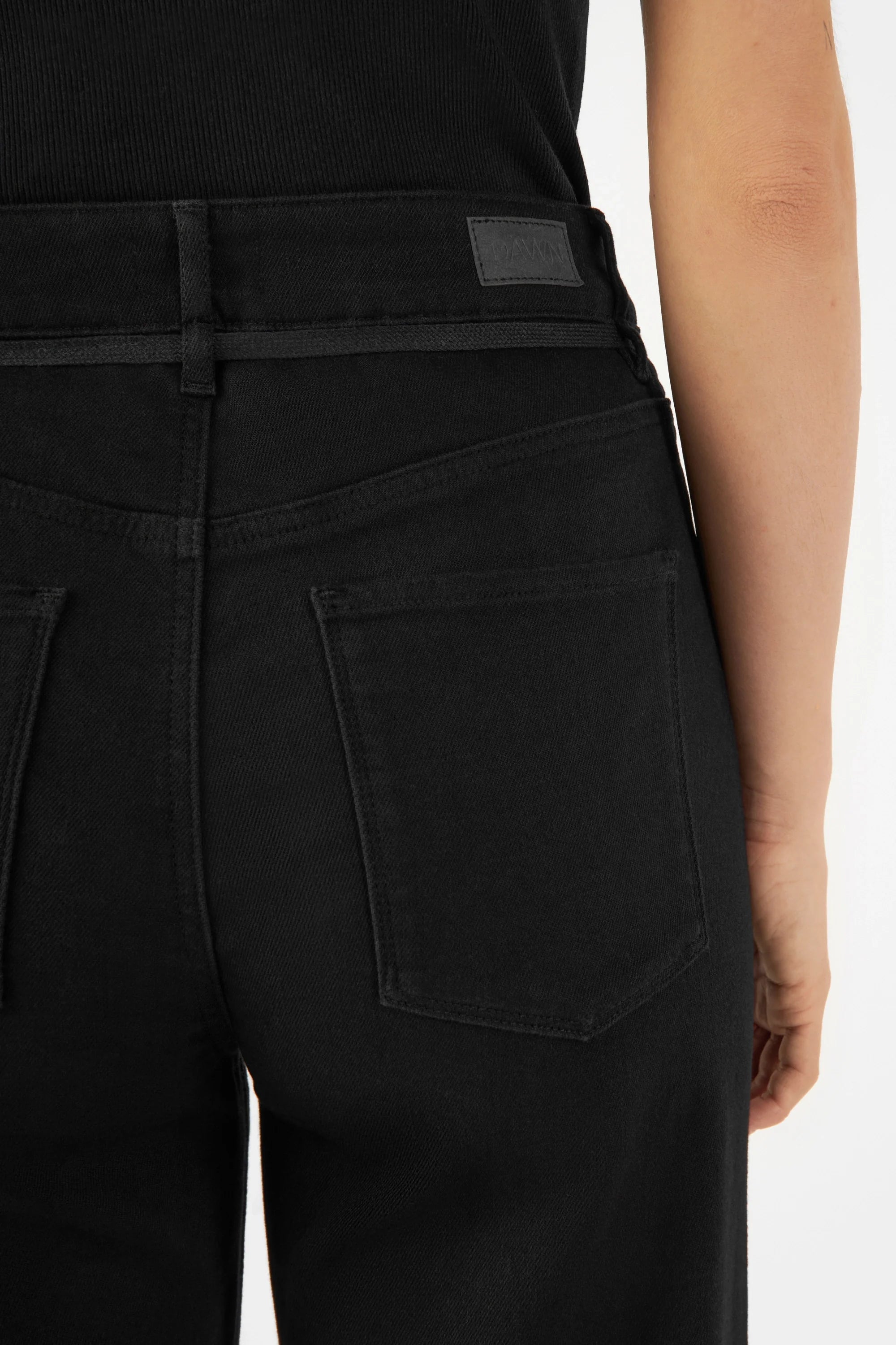 MYK DENIM MED UTEN UTDRAG – FRANSK LOMME | STAY BLACK | TRENDY JEANS MED HØY LIV