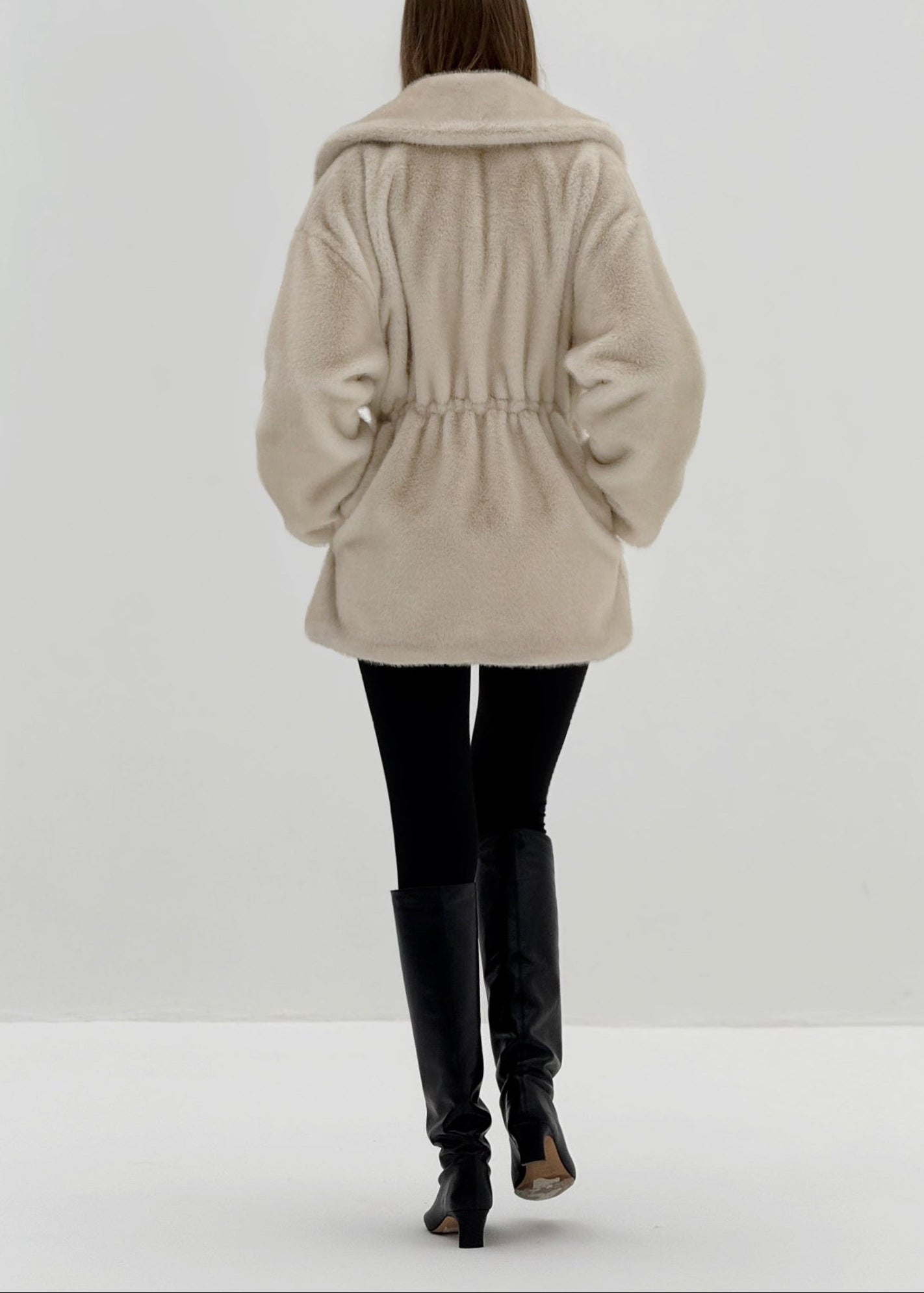 Alpina Innsvinget Pelskåpe | Almond Quartz