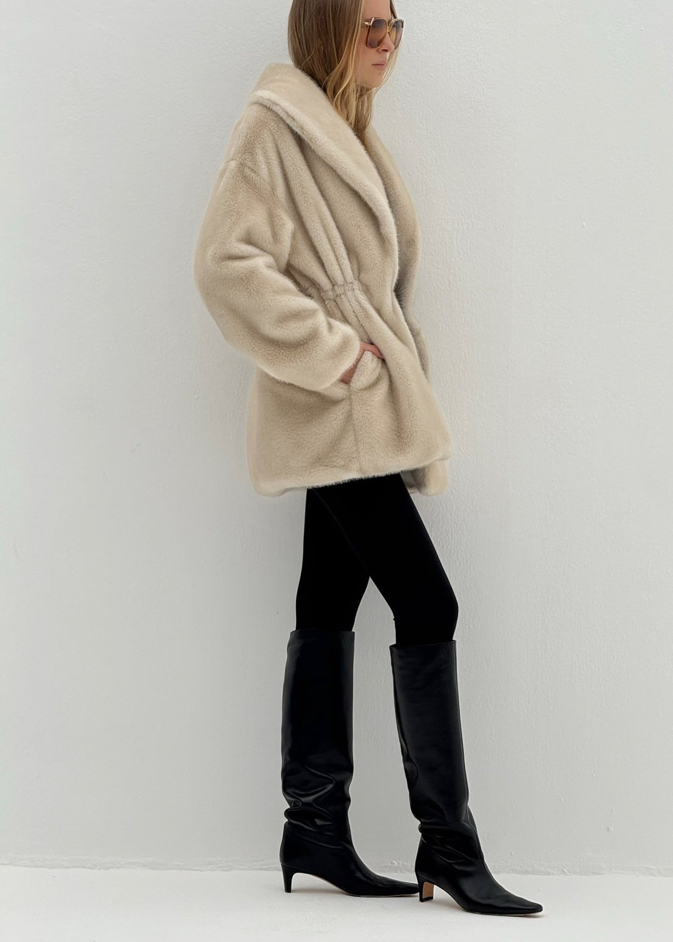 Alpina Innsvinget Pelskåpe | Almond Quartz