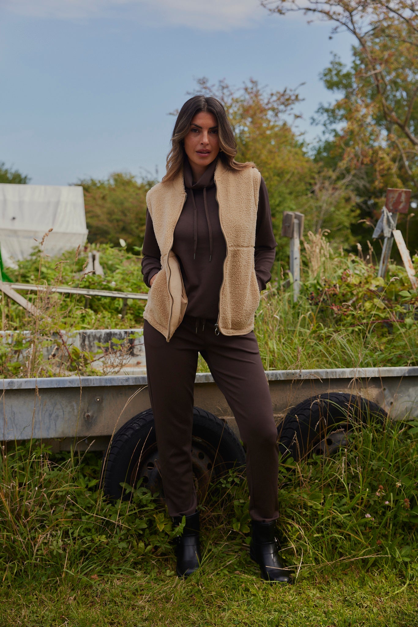 Ada Waistcoat | Sand | Teddy vest fra French Laundry