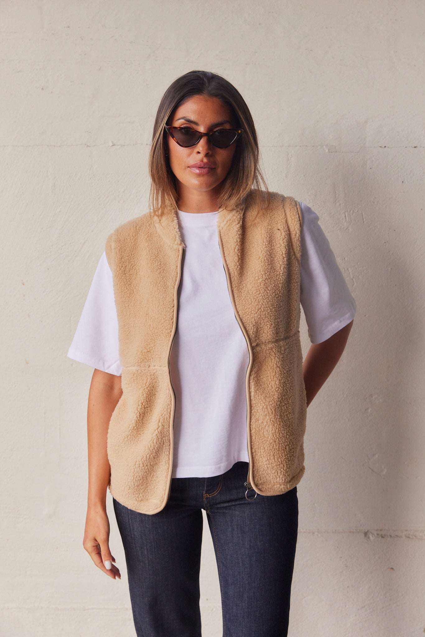 Ada Waistcoat | Sand | Teddy vest fra French Laundry