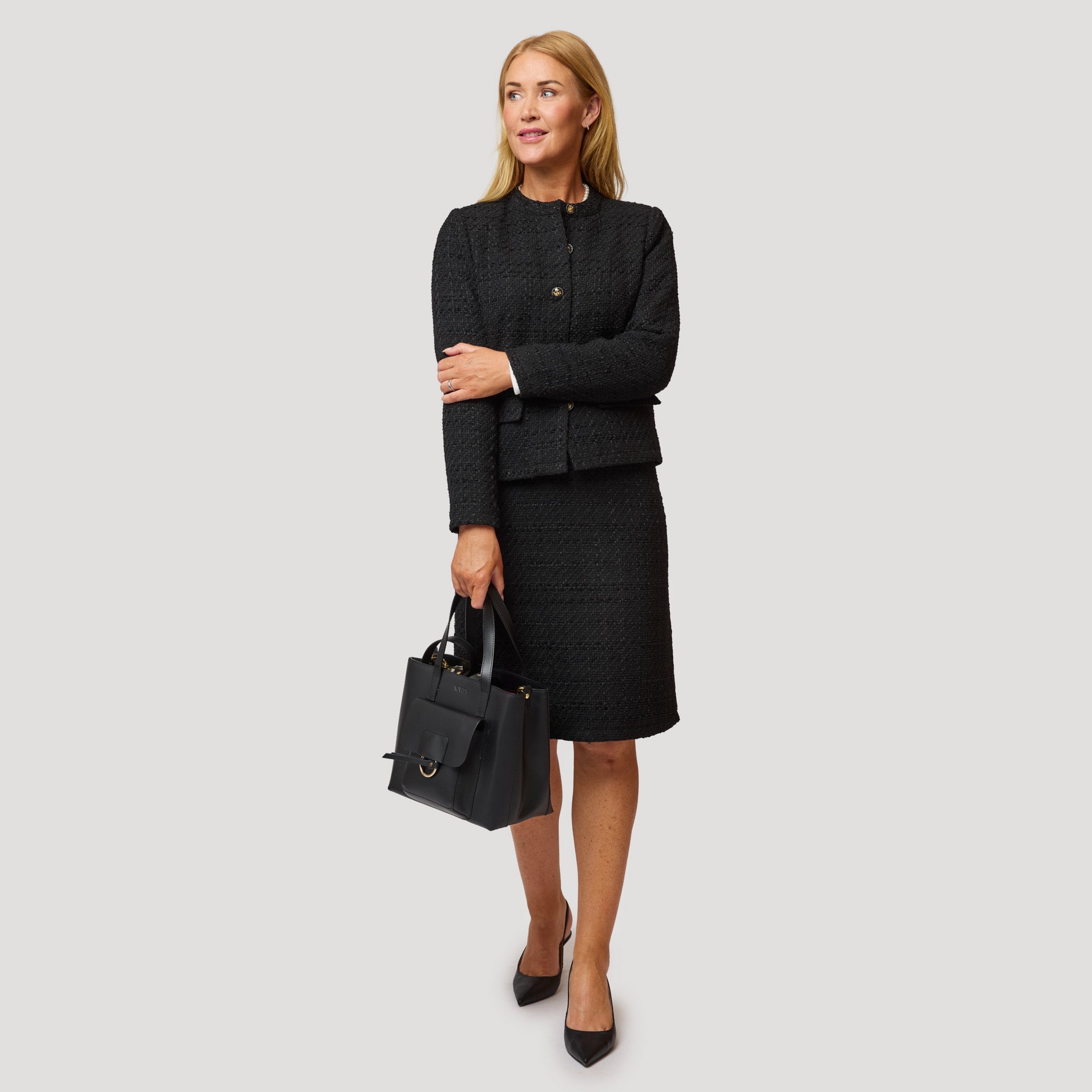 Carmen kjole – svart | trendy chic elegant midi kjole for dame