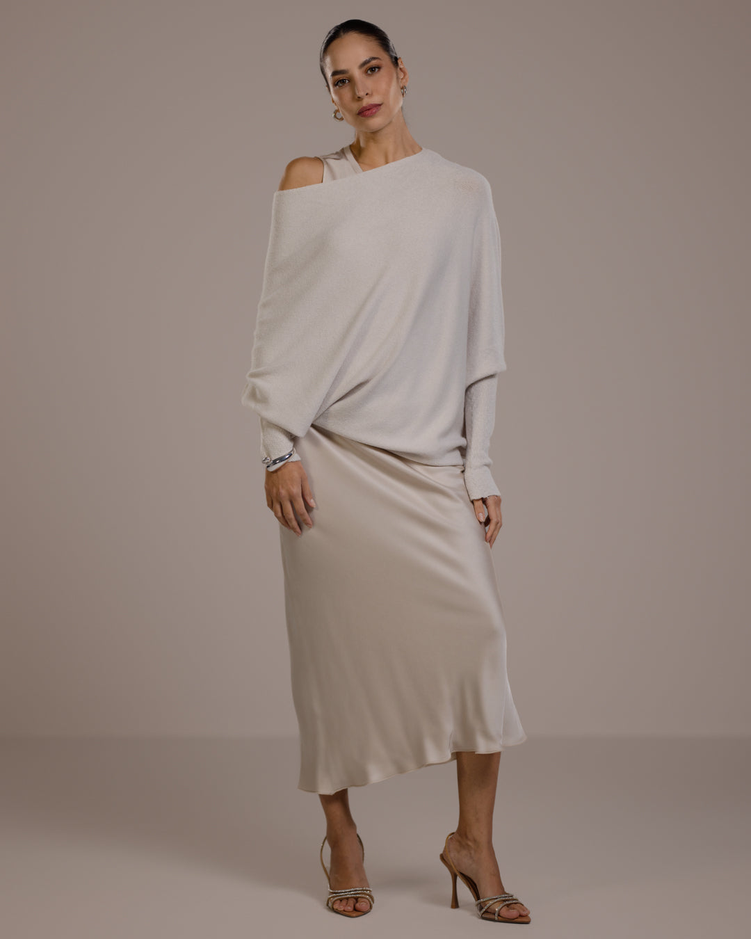 ASYMMETRISKE DRAPERT | LYS BEIGE 