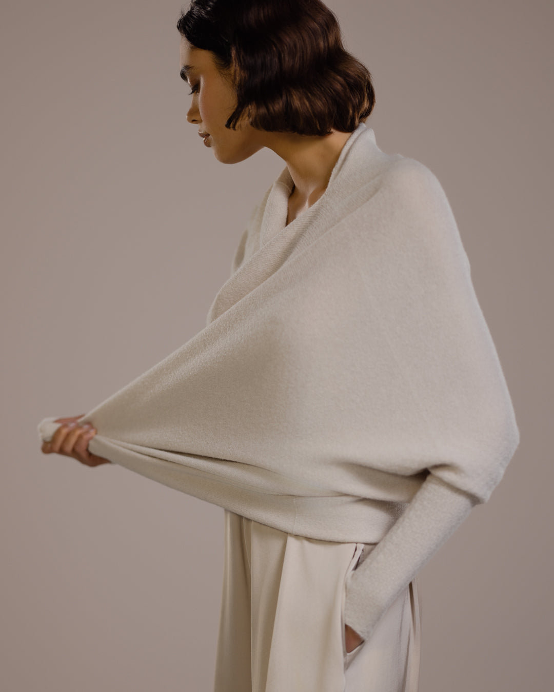 ASYMMETRISKE DRAPERT | LYS BEIGE 