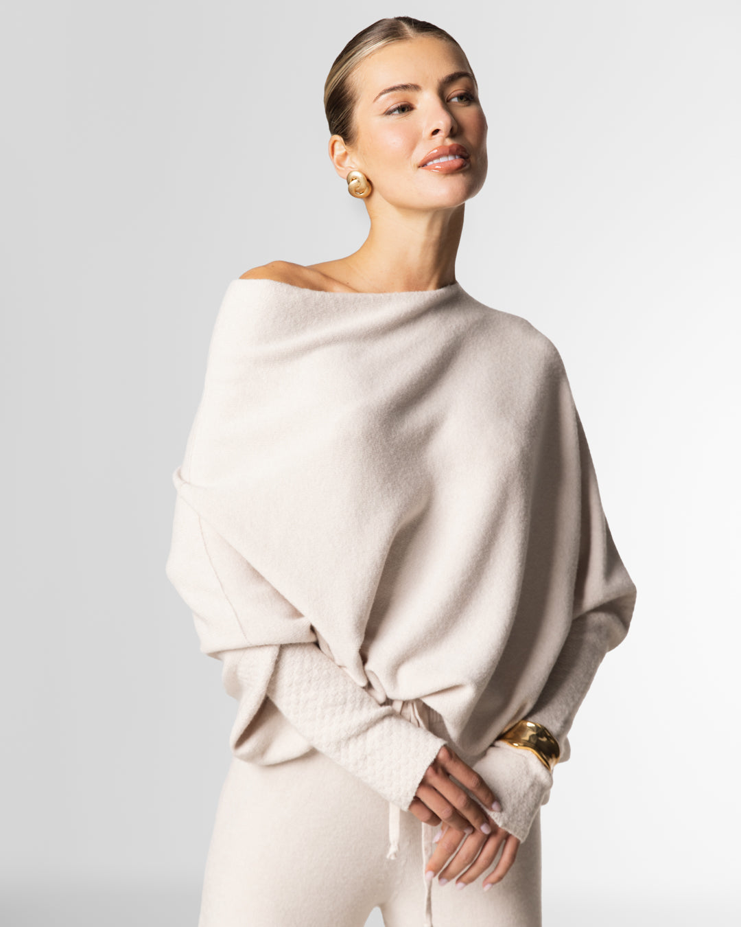 ASYMMETRISKE DRAPERT | LYS BEIGE 