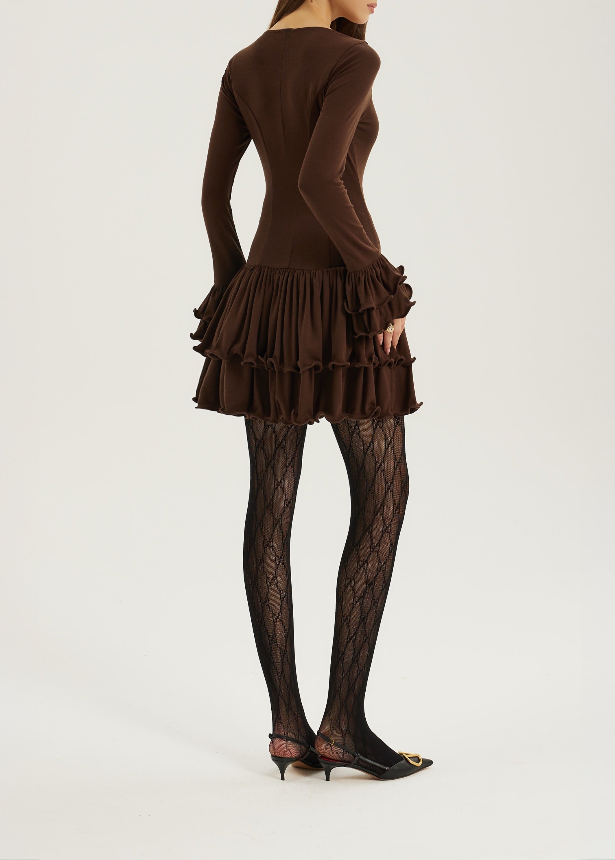 Karolina Jersey Kjole med Volanger og Drapering | Sjokolade