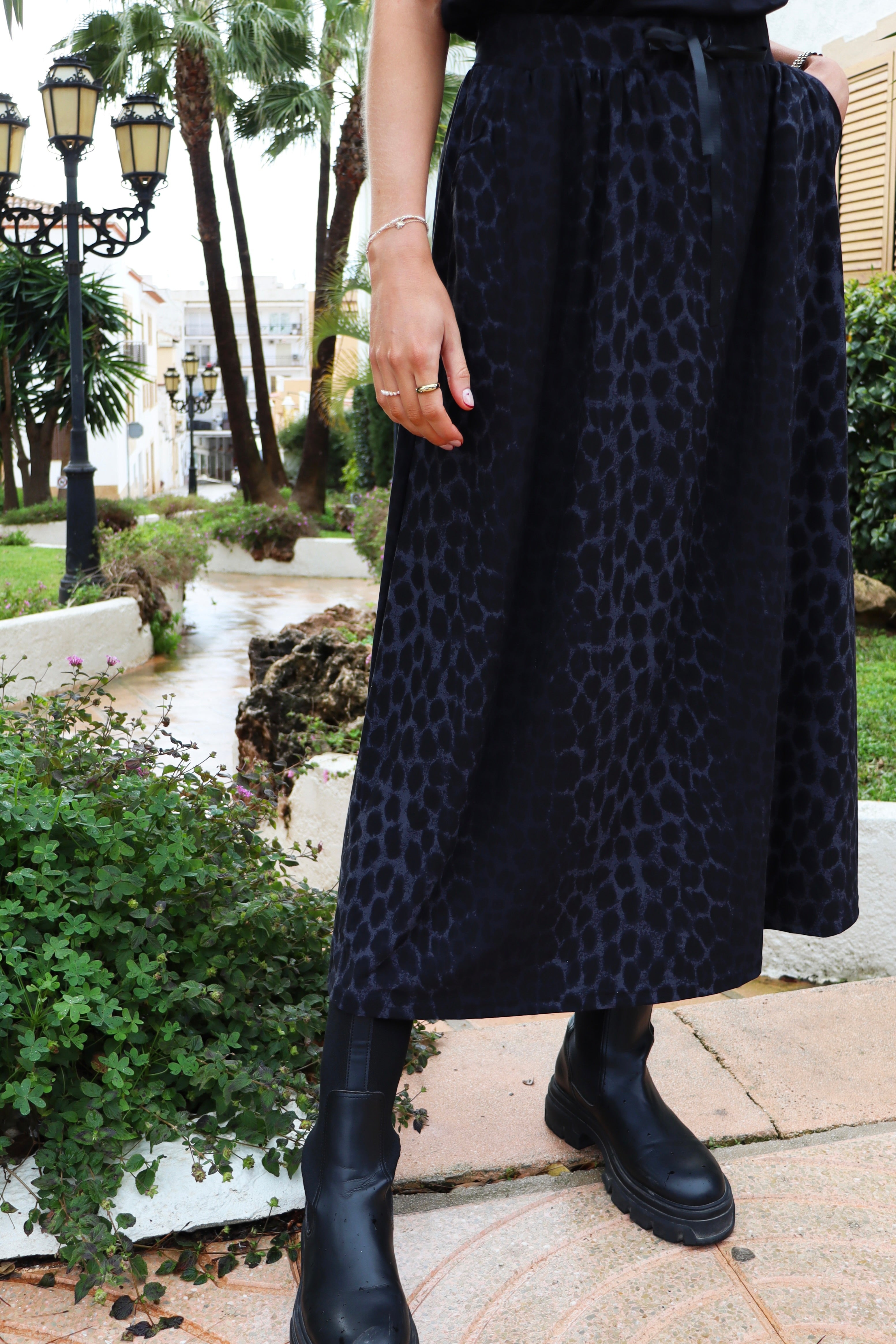 Alma Loose Skirt | Dark Grey Leo | Nederdel fra Liberté