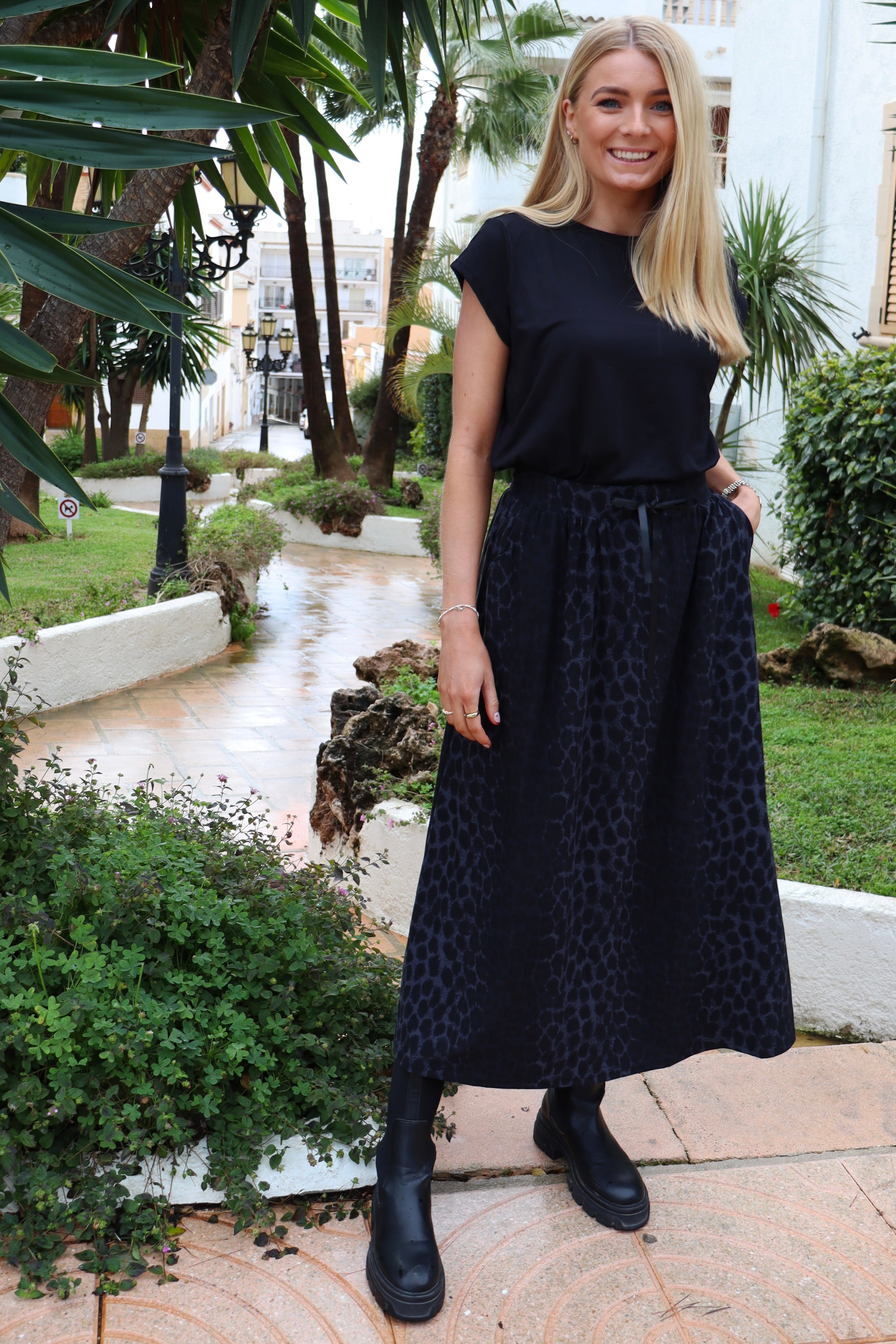 Alma Loose Skirt | Dark Grey Leo | Nederdel fra Liberté
