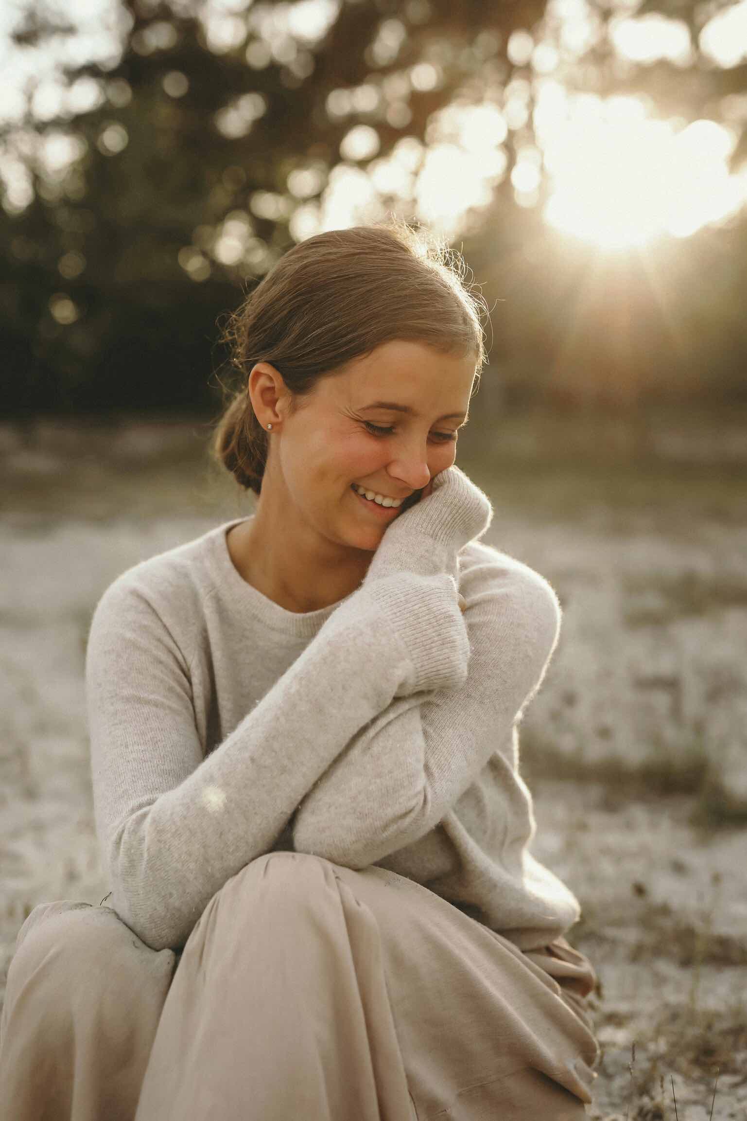 Opphørssalg – kasjmir rund hals sand | luksuriøs trendy cashmere genser damer