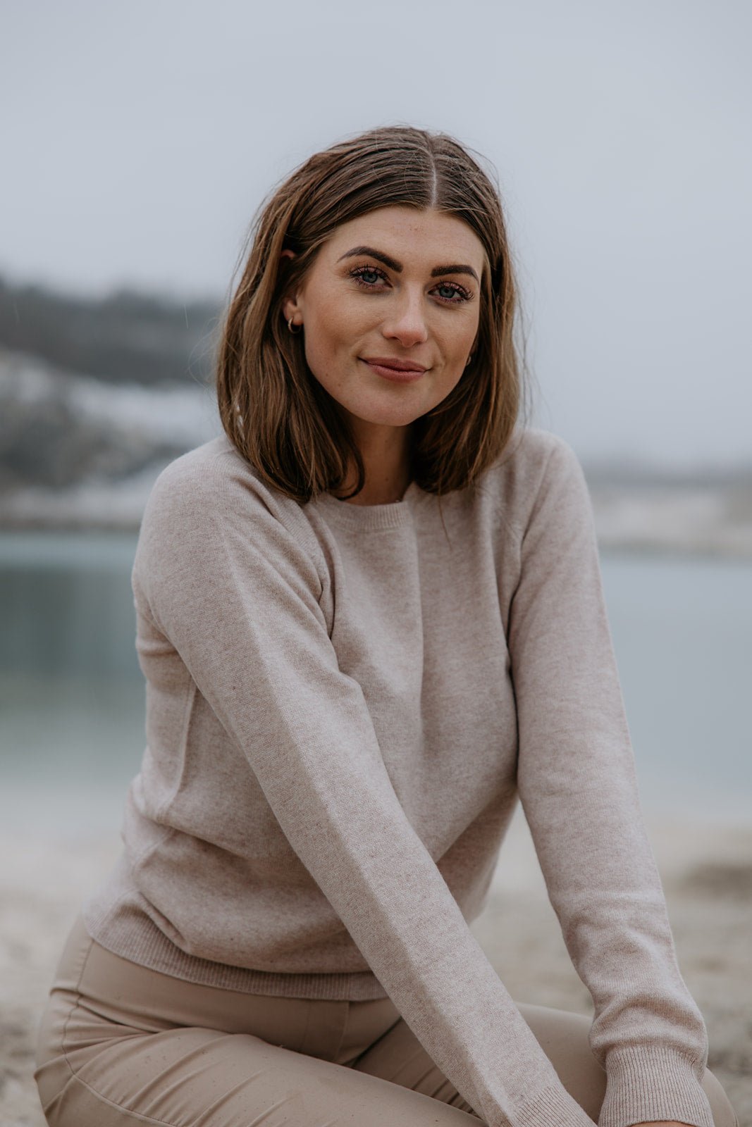 Opphørssalg – kasjmir rund hals sand | luksuriøs trendy cashmere genser damer