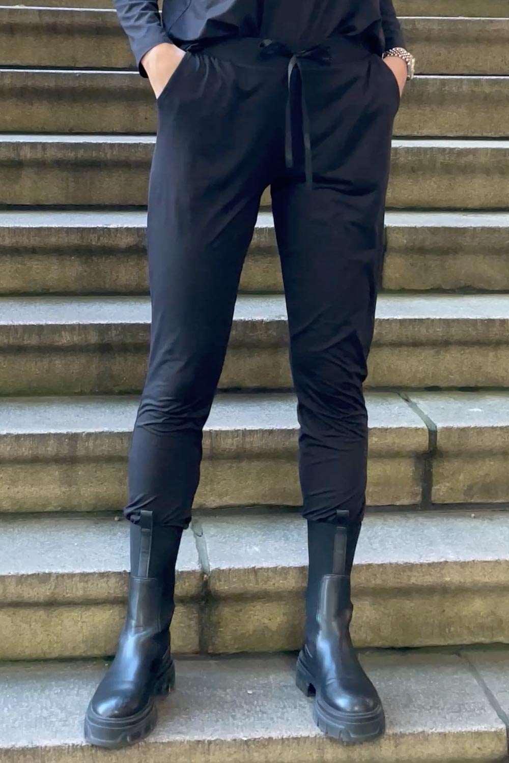 Alma Bukser | Svart | Myke bukser fra Liberté Essentiel