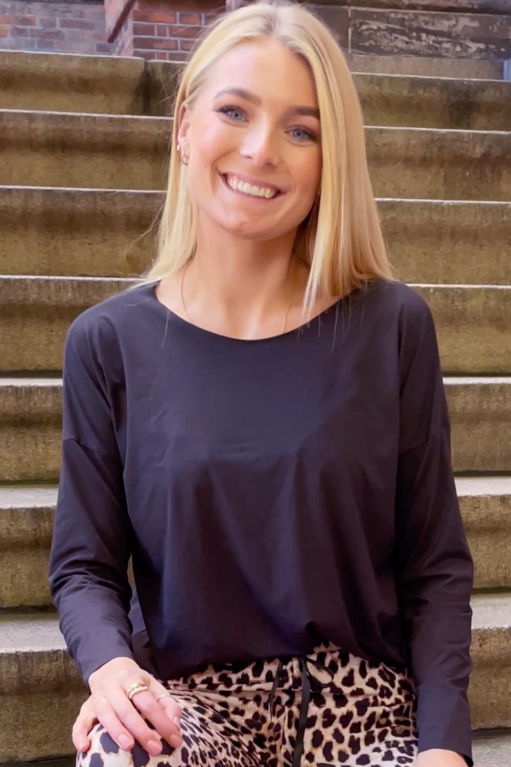 Alma LS Topp | Svart | Langermet bluse fra Liberté Essentiel