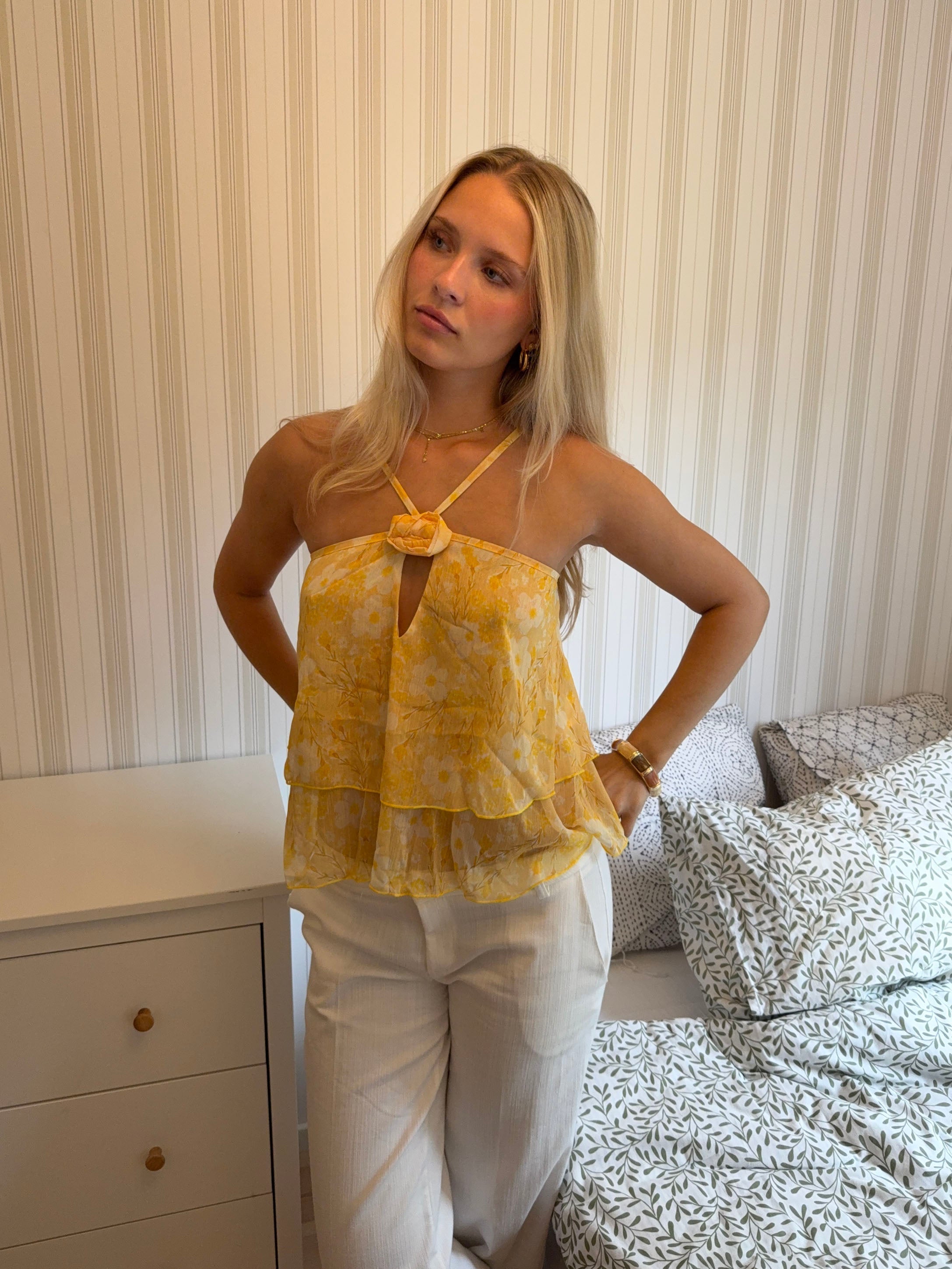 Albertia top with flower – Orange/white