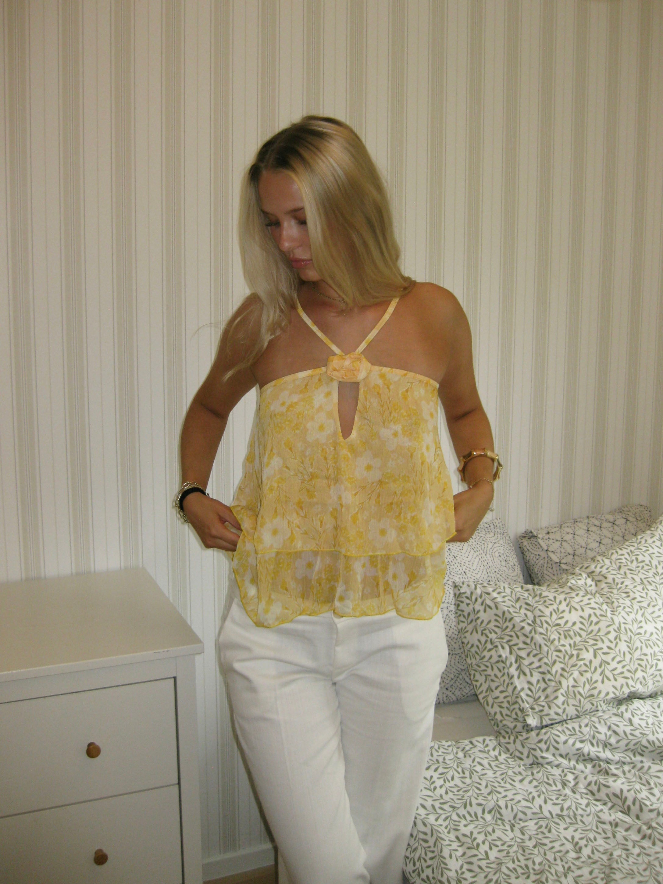 Albertia top with flower – Orange/white